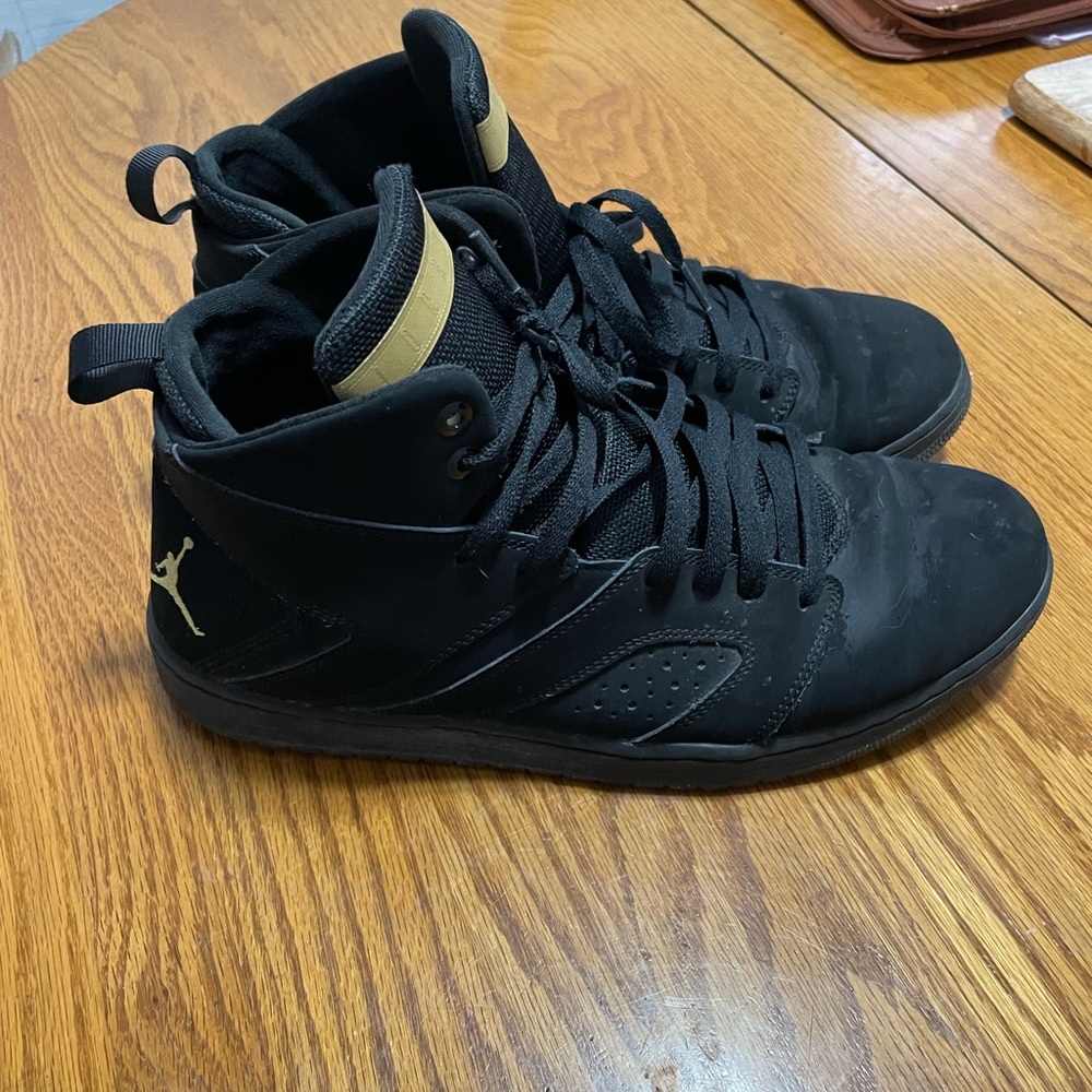 Jordan Flight Legend Black Gold